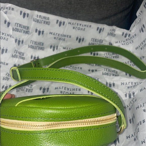 Portland Leather MANTIS Small Circle Crossbody - Picture 7 of 11